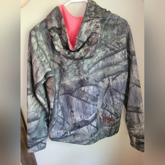 Under Armour Sweatshirt - Picture 2 of 3